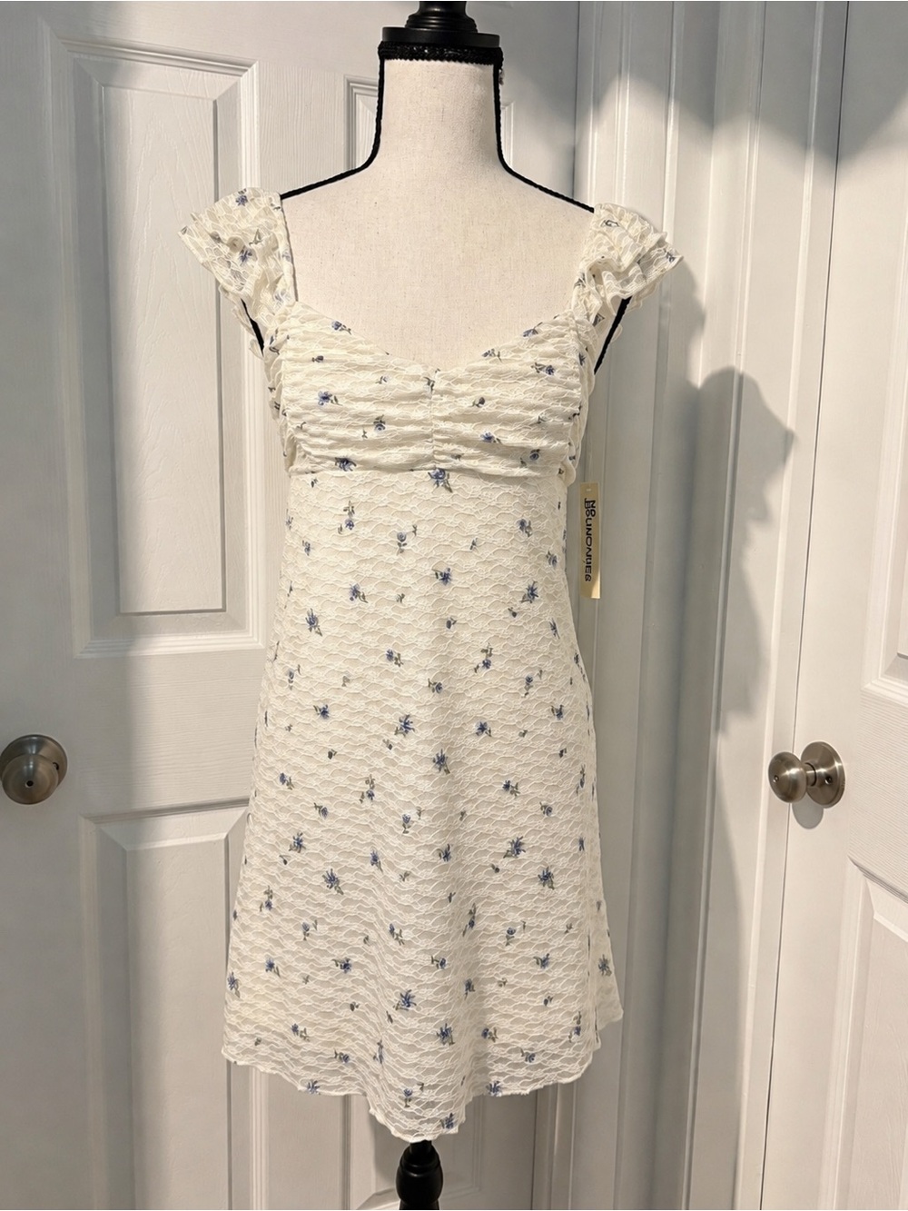 No Boundaries White Floral Lace Mini Dress | Ruffle Sleeves | Women’s Small